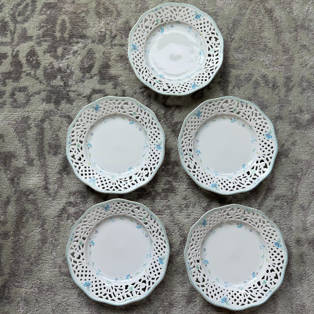 Five Oscar de la Renta Fine China Pierced Edge Plates Amanda Pattern